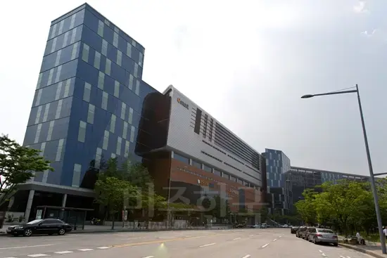 상인 문제를 풀어낼 수 있었던 데에는 청계천 상인들의 이주 대책으로 만든 ‘가든파이브’의 힘도 컸다. 사진=비즈한국DB
