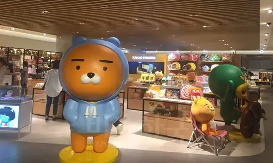 판교 현대백화점에 위치한 카카오프렌즈샵.