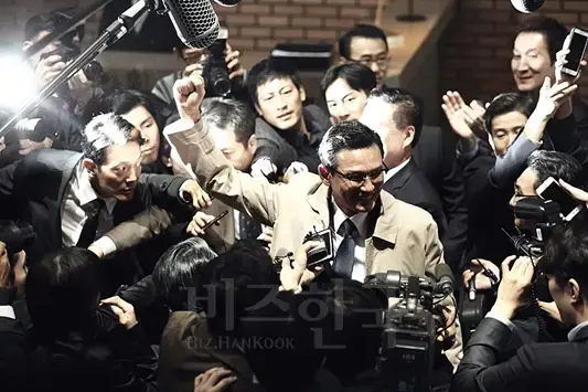 '아수라' 속 안남시장 역할 황정민 스틸컷.