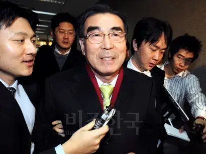 대선 후보 경선이 끝나자마자 캠프에 돈이 싹 말랐다. 돈을 조달해야 할 사무총장 이방호는 돈에 손을 안 댔다. 사진=비즈한국DB