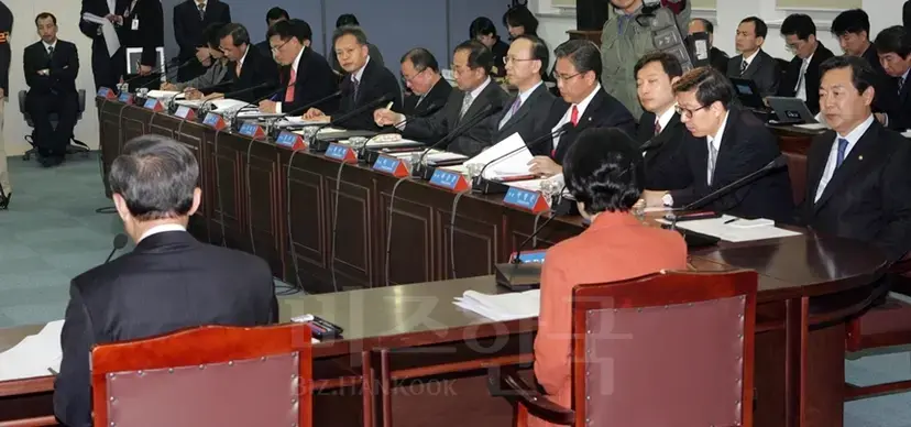 2007년 12월 26일 이명박 대통령 당선인과 함께 인수위 첫 회의가 열렸다. 사진=국회사진기자단
