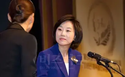 조윤선 장관은 31일 “최순실 씨와 관련한 사업을 점검하겠다”고 밝혔다. 지난 10월 14일 제54회 대한민국 체육상 시상식에서 시상을 준비하는 조 장관. 사진=이종현 기자