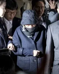 최순실 씨는 검찰 조사에서 기초적인 사실관계조차 부인하고 있는 것으로 알려졌다. 지난 10월 31일 검찰에 출두하는 최순실 씨. 사진=임준선 기자