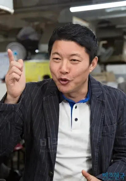 박근령 육영재단 전 이사장의 남편이자 박근혜 대통령의 제부인 신동욱 공화당 총재. 그는 최태민 씨의 등장시점이 지금까지 알려진 육영수 여사의 서거 후인 1975년이 아니라 1973년이라고 주장했다. 사진=비즈한국DB
