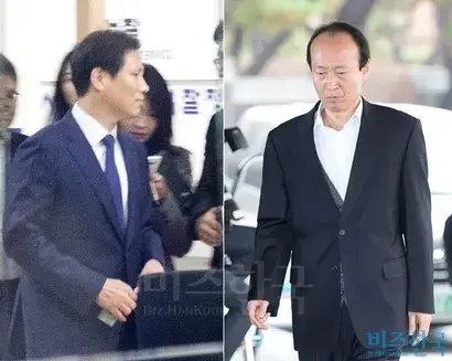 지난 14일 안봉근 전 청와대 국정홍보비서관(왼쪽)과 이재만 전 총무비서관이 ‘최순실 게이트’ 관련 조사를 받기위해 서울중앙지검으로 들어오고 있다. 사진=임준선·박정훈 기자