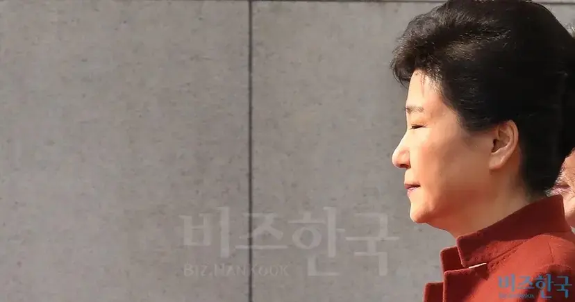 국회로 들어서고 있는 박근혜 대통령. 사진=박은숙 기자