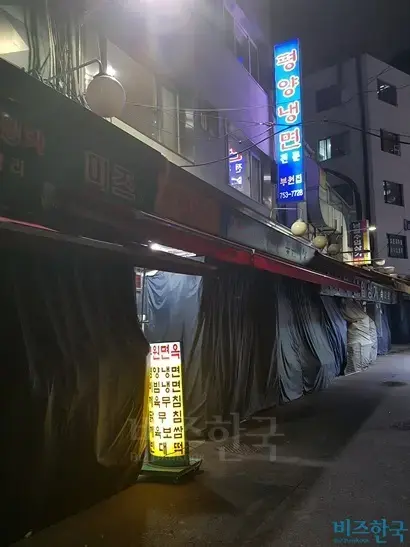 최고의 냉면은 아니지만 음식이 추억의 매개라는 말이 맞다면, 당연히 남대문의 부원면옥을 친다.
