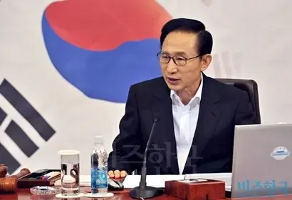 2010년 8월 31일 한나라당 의원 연찬회에서 사찰 문제가 거론되었다. 그날 오전 청와대 국무회의에서 모두발언을 하는 이명박 대통령의 모습. 사진=청와대 제공