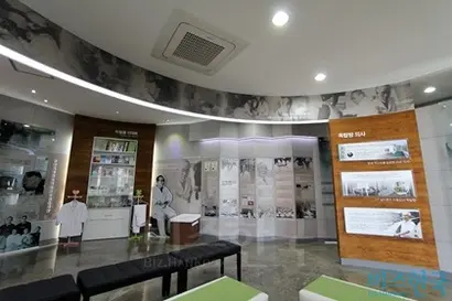 한국의 슈바이처라고 불리는 장기려 박사의 기념 공간 ‘더 나눔’ 내부.
