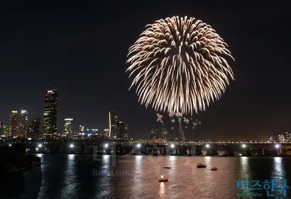 한화그룹 사옥 터의 약점을 보완해주는 대표적인 예가 서울불꽃축제다.  사진=최준필 기자
