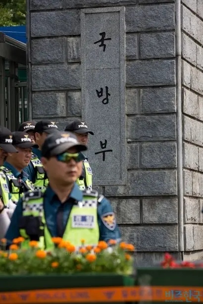 육군 53사단장 출신 신 아무개 육군 소장이 이영복 관련 회사에서 대표이사를 지냈던 것으로 확인됐다. 사진=비즈한국DB