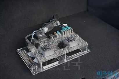 엔비디아의 자율주행 자동차용 PX-2 메인보드. 아우디와 엔비디아는 이 컴퓨터와 카메라로 자율 주행 자동차를 움직인다. 사진=최호섭 제공