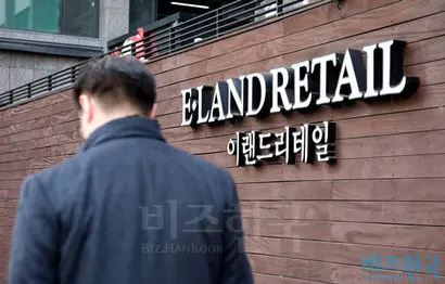 이랜드는 아르바이트 노동자들의 임금 체불에 대해 사과문을 게재했지만, 이 사과문이 오히려 소비자들의 공분을 사면서 불매운동이 벌어지고 있다. 사진=비즈한국DB