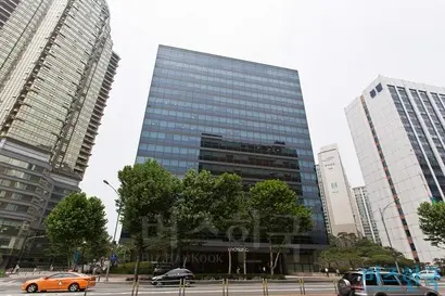 효성그룹 사옥의 풍수를 보면 맹수에게 잡아먹힐 위기에 처한 목마른 말과 같다. 사진=비즈한국DB