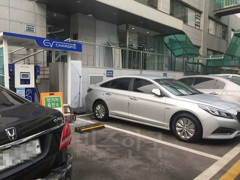 북부서비스센터의 전기차 충전소는 안내판 때문인지 전기차 충전 장소에 일반차가 주차되어 있지는 않았다. 사진=박혜리 기자