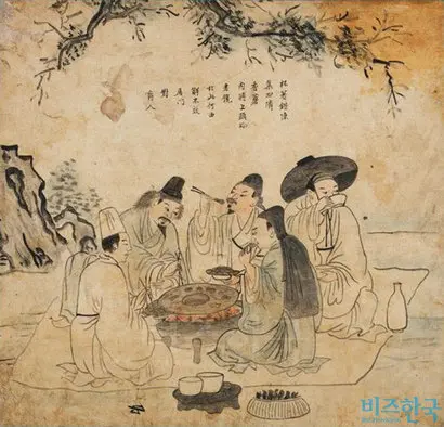성협의 풍속화첩 중 야연(野宴). 벙거지 전투모를 엎어놓은 것 같은 냄비의 가운데 움푹 들어간 곳에 양념을 넣고 고기를 구워먹은 것으로 추측된다. 자료=문화콘텐츠닷컴