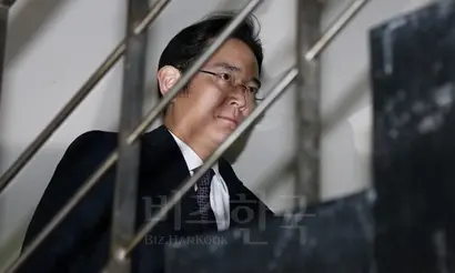 이재용 삼성전자 부회장이 지난 18일 구속영장 실질심사를 받기 위해 서울중앙지법으로 들어오고 있다. 사진=임준선 기자
