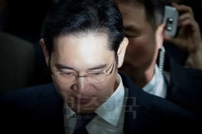 지난 18일 구속영장실질심사를 받기 위해 서울중앙지법에 출석한 이재용 삼성전자 부회장. 사진= 임준선 기자