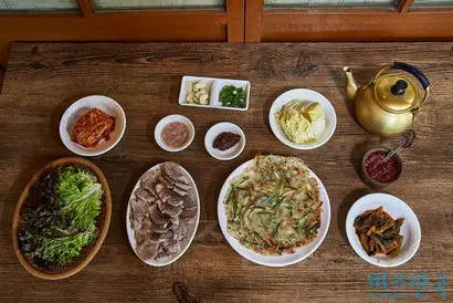 메밀국수뿐만 아니라 돼지수육도 맛있다. 잡내가 나지 않고 아주 부드럽다.