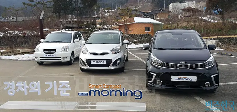 경차 시장의 경쟁이 치열해지면서 가격 대비 상품성은 상향평준화됐다. 사진은 1, 2, 3세대 모닝의 모습(왼쪽부터). 사진=우종국 기자