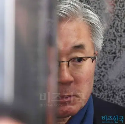 김종덕 전 문화체육관광부 장관이 지난 12월 30일 서울 강남구 특검사무실에 조사 받기 위해 출석하고 있다. 사진=사진공동취재단