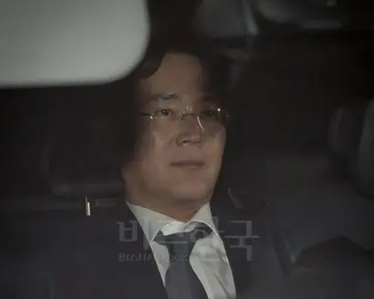 16일 서울중앙지법의 두 번째 영장실질심사를 마치고 서울구치소로 들어가고 있는 이재용 삼성전자 부회장. 사진=임준선 기자