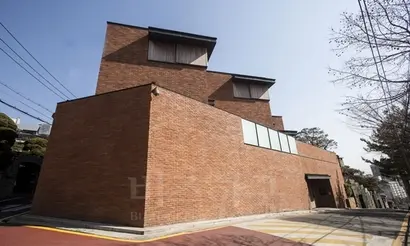 서울 삼성동에 위치한 이건희 삼성전자 회장의 저택 전경. 이곳은 지난해 ‘이건희 성매매 동영상 스캔들’이 터졌을 당시 이 회장이 성매매를 위한 장소로 사용됐다는 의혹에 휩싸였다. 사진=고성준 기자