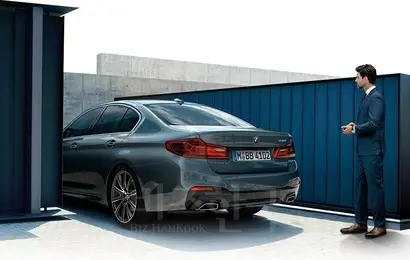 BMW 뉴5시리즈와 뉴7시리즈 구매자들에게 제공되는 디스플레이 스마트키에서 글자가 겹치는 문제점이 발견됐다. 사진=BMW홈페이지