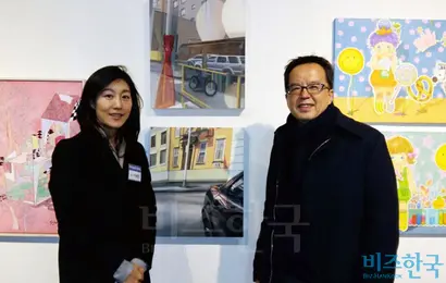작가가 직접 참석해 관람객과 대화를 나누는 등 전시회는 줄곧 활기찬 분위기였다.
