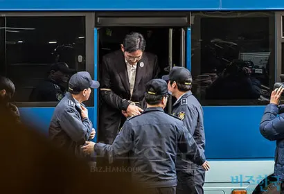 특검 수사를 받기 위해 출석하는 이재용 부회장.​ 사진=최준필 기자