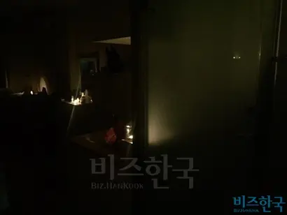 돈 몇 냥을 쥐어주고 방을 채워보라고 했더니 슬기롭게 초 하나를 사서 방안을 빛으로 ‘가득’ 채웠다는 고사를 들은 기억이 분명히 있는데…….