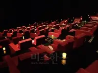 C 영화관 여의도점이 시에스타 서비스를 재개했다. 직장인들은 180도까지 각도 조절이 가능한 프리미엄 리클라이너시트에서 편안하게 누워 낮잠을 잘 수 있다. 사진=C 영화관 제공