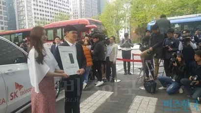 1호 개통자는 피겨여왕 김연아와 사진 촬영을 비롯한 모든 행사의 중심이 됐다. 사진=봉성창 기자