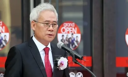 지난 2012년 9월 서울 금천구 마리오아울렛 3관에서 열린 개장 기념행사에서 환영사를 하고 있는 홍성열 회장. 사진=연합뉴스