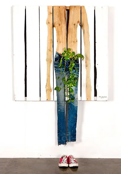 Woodman Wearing Blue Jeans: 160x101.3x23cm, 혼합재료, 2009년.