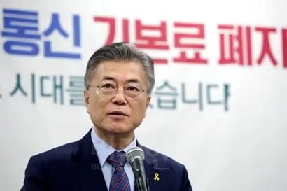 가계통신비 경감 대책은 거의 모든 정치인의 단골 공약이다. 문재인 정부가 얼마나 의지와 해법을 가지고 풀어내는지가 관건이 될 것으로 보인다. 사진=더불어민주당 제공