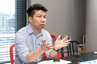 ‘비즈한국’의 인터뷰에 응한 딩고 장준연 콘텐츠사업본부장. 사진=박정훈 기자