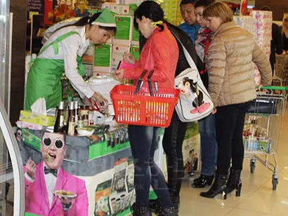 비비고 왕교자를 맛보는 러시아 소비자들. 러시아 냉동식품업체 라비올리를 인수한 CJ제일제당은 비비고 왕교자를 러시아에서 직접 생산할 예정이다. 사진=CJ제일제당 홈페이지