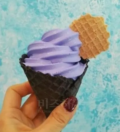 보라색이 특징인 소프트 스워브 아이스크림. 사진=소프트 스워브 아이스크림 인스타그램 캡처