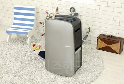 올해 들어 장마가 길어지고 습도가 올라가면서 제습기 판매가 약 20% 증가했다. 사진=위닉스 제공