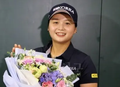 ‘여고생 골퍼’ 최혜진이 인기몰이를 하고 있는 가운데, 9월 프로 전향을 앞둔 그에게 롯데그룹이 메인 스폰서로 나설 계획이란 얘기가 나오고 있다.
