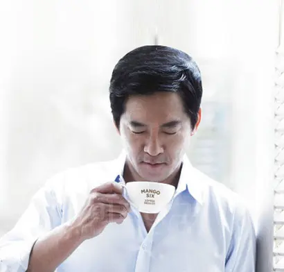 강훈 케이에이치컴퍼니 대표가 극단적 선택을 한 배경으로 실적 악화, 부채 돌려막기, 기업회생절차 등이 꼽히고 있다. 사진=커피식스 홈페이지