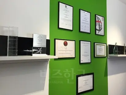 피도르은행의 혁신은 IT와 금융 분야 모두의 주목을 받으며 매년 전 세계 각종 단체로부터 수 많은 상을 받았다. 사진=피도르은행 홈페이지