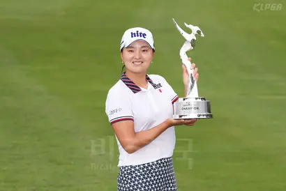 KLPGA 투어 제주 삼다수 마스터스에서 우승을 차지한 고진영. 사진=KLPGA 제공