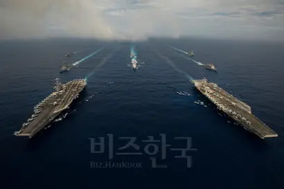 4월 위기설의 핵심은 미 항공모함 3척이 한반도 근해로 집결하고, 유사 시 대규모 부상자를 치료할 수 있는 병원선 머시호도 온다는 것이었다. 사진=미 해군