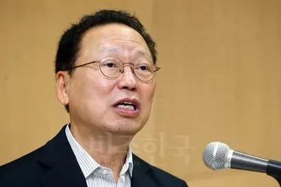 최흥식 서울시립교향악단 대표이사가 신임 금융감독원장으로 임명된 가운데 그 배경에 대한 뒷얘기가 무성하다. 사진=연합뉴스