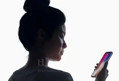 페이스ID는 지문을 대체할 수 있는 새로운 생체 보안 기술이자, 터치에 이은 아이폰의 새로운 인터페이스가 될 가능성이 높다. 사진=애플 홈페이지