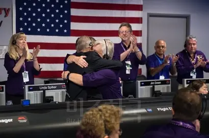 카시니호의 마지막 순간을 함께하는 스태프들. 사진=NASA