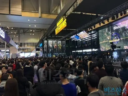 특히 올해는 e스포츠 경기를 진행하는 부스가 많아지면서 소음이 예년보다 더욱 커졌다는 반응이다. 사진=이세윤 디자이너