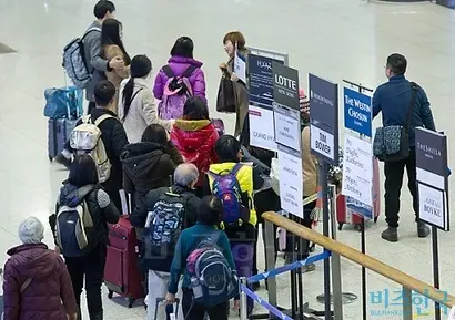 중국 단체 관광이 줄어들자 면세점 상품을 홍콩이나 마카오 등지로 실어 나르는 따이거가 크게 늘었다. 사진은 기사의 특정 내용과 관련 없다. 사진=임준선 기자
